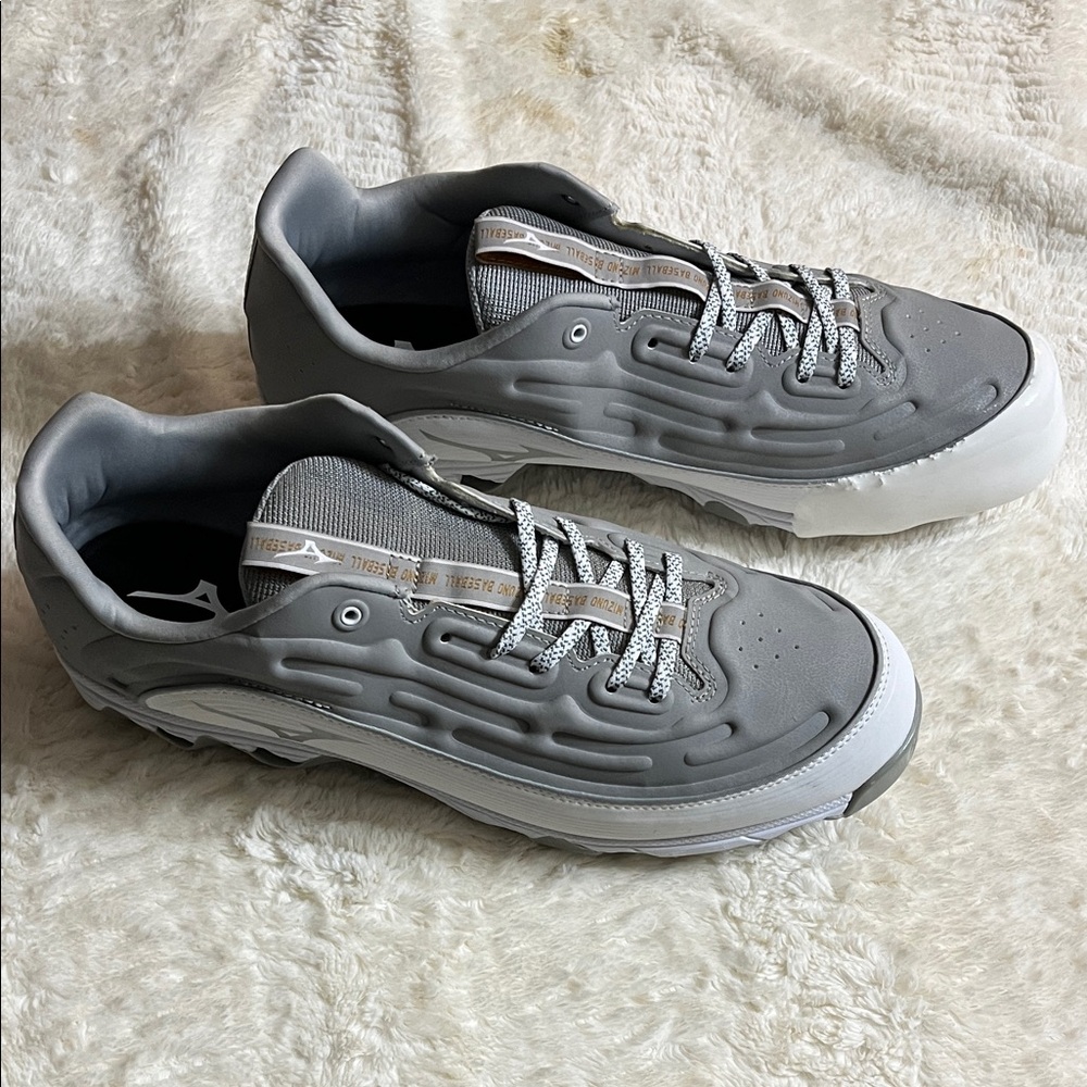 NEW Mizuno 9-Spike Ambition 3 Low Metal Baseball Cleats Grey/White Men's Size 14 - Picture 2 of 15